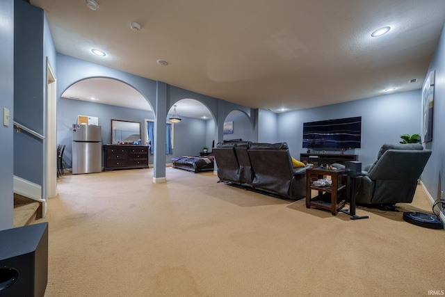 2220 Meadowbrook Dr, Marion, IN 46952 - carpeted living area with arched walkways and recessed lighting