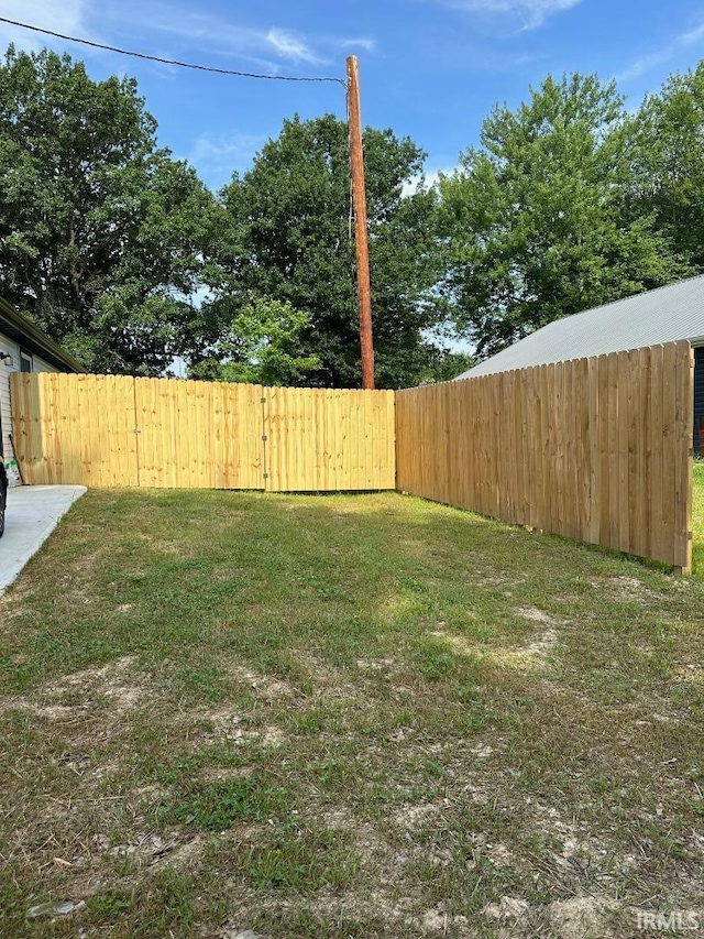148 SW 8th St, Linton, IN 47441 - view of fenced backyard