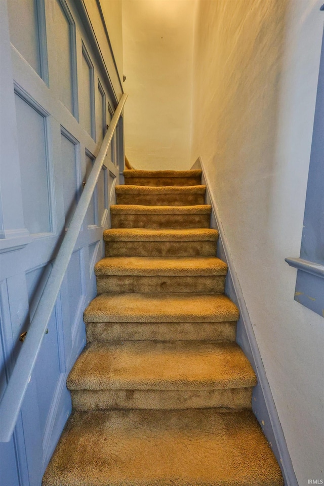 617 S Indiana Ave, Auburn, IN 46706 - view of staircase