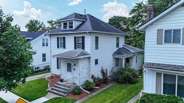 617 S Indiana Ave, Auburn, IN 46706 - view of front of house featuring a front yard and roof with shingles
