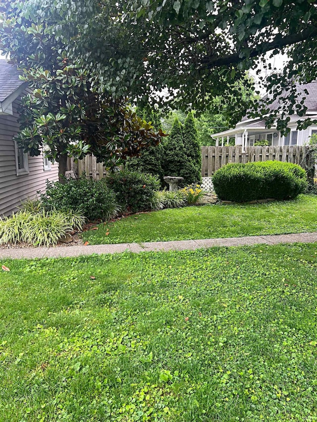 960 A St NE, Linton, IN 47441 - view of yard