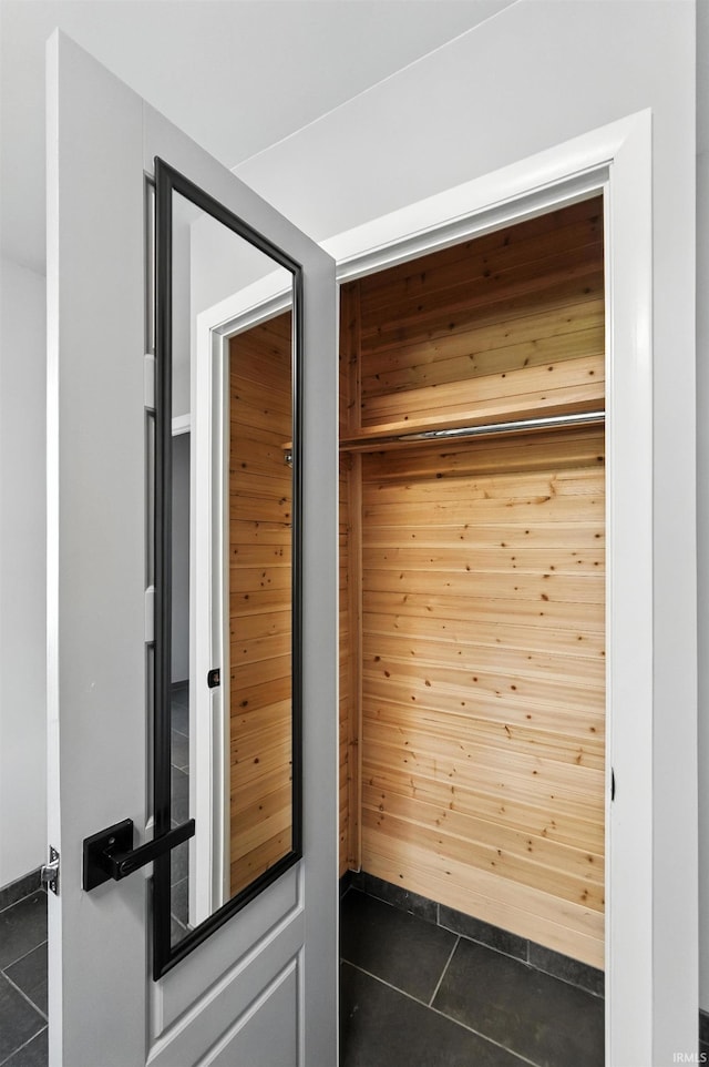1914 Emerson Ave, Fort Wayne, IN 46808 - view of closet