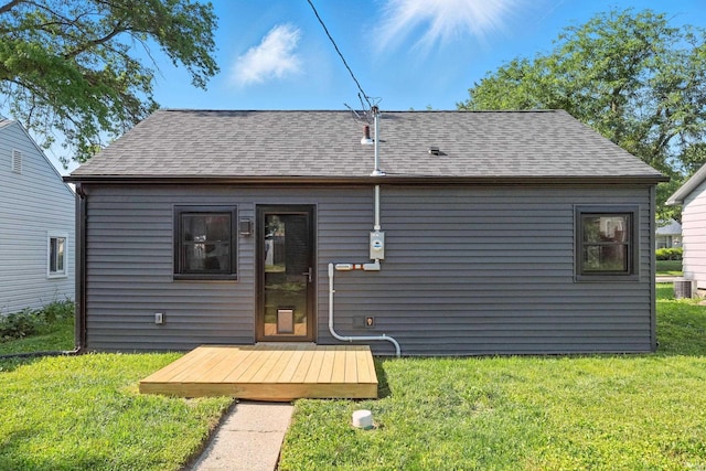 1914 Emerson Ave, Fort Wayne, IN 46808 - rear view of property featuring a yard and roof with shingles