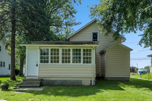 1331 Summit St, New Haven, IN 46774 - back of property featuring a yard and entry steps