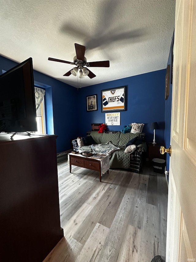 619 Briarfield Dr, Fort Wayne, IN 46825 - living room featuring ceiling fan, wood finished floors, and a textured ceiling