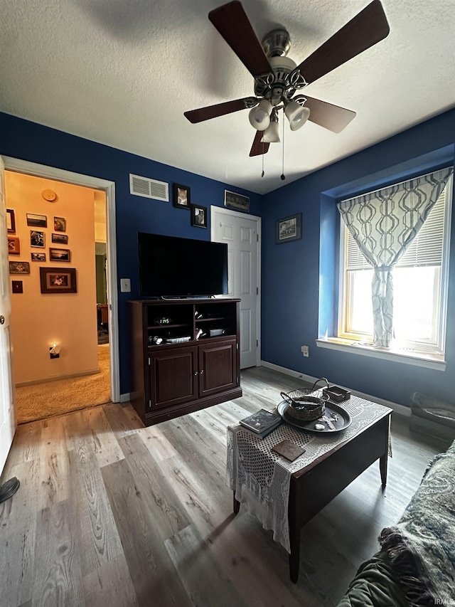 619 Briarfield Dr, Fort Wayne, IN 46825 - living area with ceiling fan, light wood finished floors, and a textured ceiling