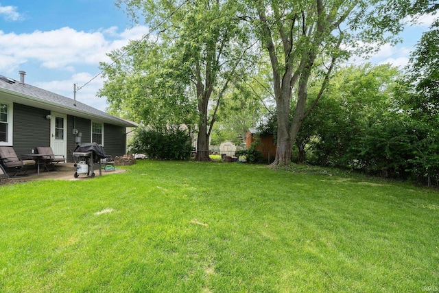 171 Vicksburg Ln, West Lafayette, IN 47906 - view of green lawn with a patio area