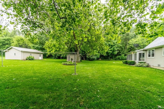 9246 Fritz Rd, Fort Wayne, IN 46818 - view of grassy yard
