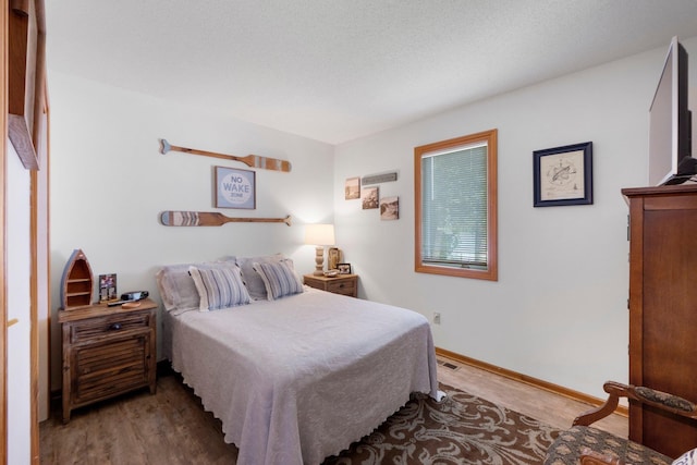 3139 E Colony Ave, Columbia City, IN 46725 - bedroom featuring wood finished floors