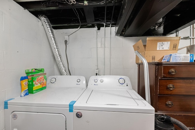919 S 18th St, Lafayette, IN 47905 - laundry room featuring washer and dryer