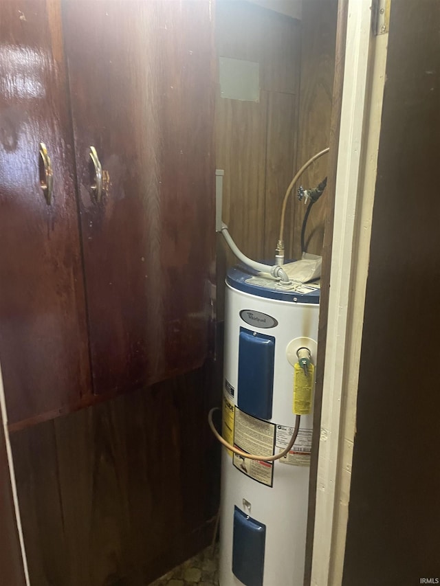 517 S Main St, Jonesboro, IN 46938 - utility room featuring electric water heater