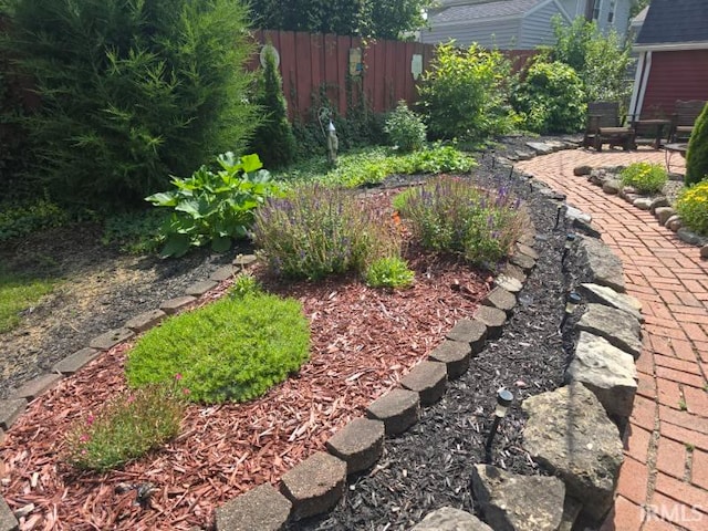 1723 W Timberview Dr, Marion, IN 46952 - view of yard featuring a patio