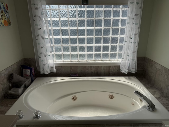9825 Tamar Trl, Fort Wayne, IN 46825 - full bath featuring a tub with jets