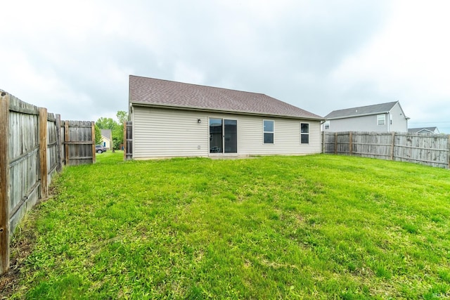 3827 Winter Raven Trl, Fort Wayne, IN 46818 - back of property featuring a fenced backyard