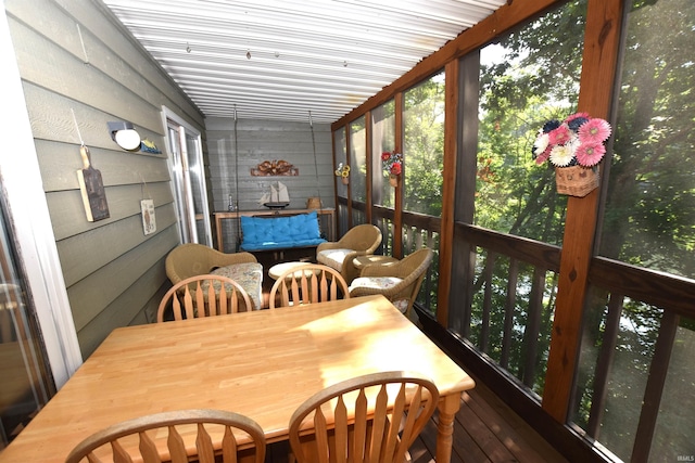 9841 S Harbour Pointe Dr, Bloomington, IN 47401 - view of sunroom / solarium