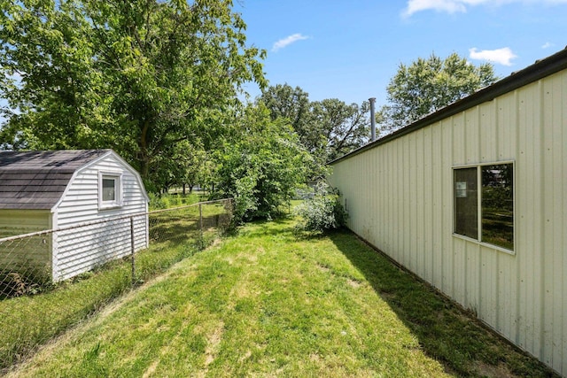 408 E Main St, Butler, IN 46721 - view of yard