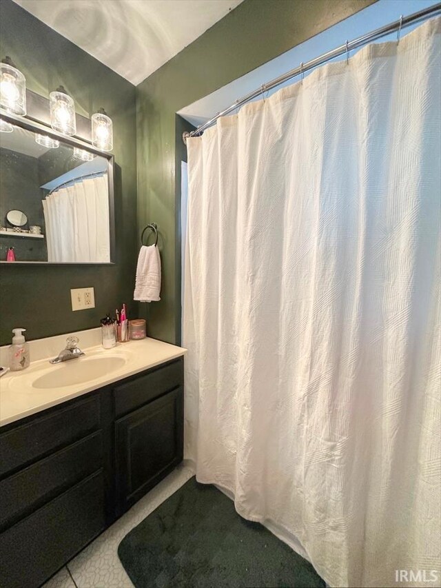 706 E Hoffer St, Kokomo, IN 46902 - full bathroom with vanity