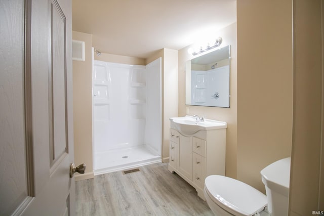 827 W Elm St, Union City, IN 47390 - bathroom featuring a walk in shower, vanity, and wood finished floors