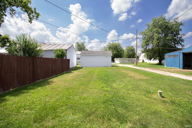 827 W Elm St, Union City, IN 47390 - view of yard with an outbuilding and a pole building