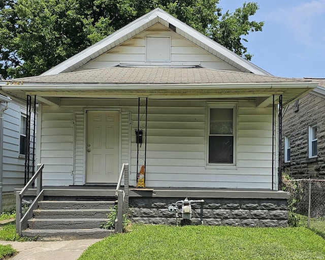 720E Oregon St, Evansville, IN 47711 - view of front of property featuring roof with shingles