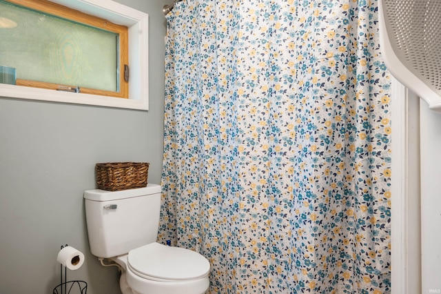 315 Mill St, Geneva, IN 46740 - bathroom with toilet and a shower with curtain