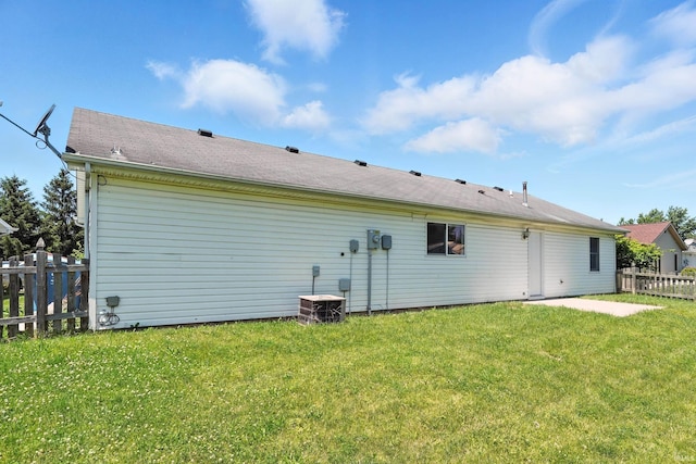 806 Deer Ridge Xing, Auburn, IN 46706 - rear view of property