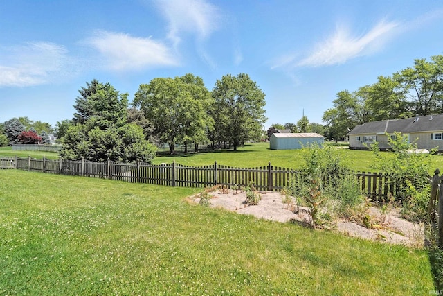 806 Deer Ridge Xing, Auburn, IN 46706 - view of yard