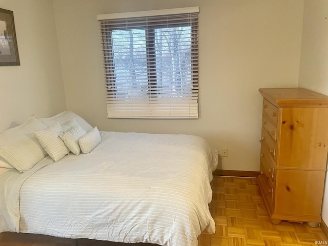 1074 Chapman Lake Dr, Warsaw, IN 46582 - bedroom featuring baseboards