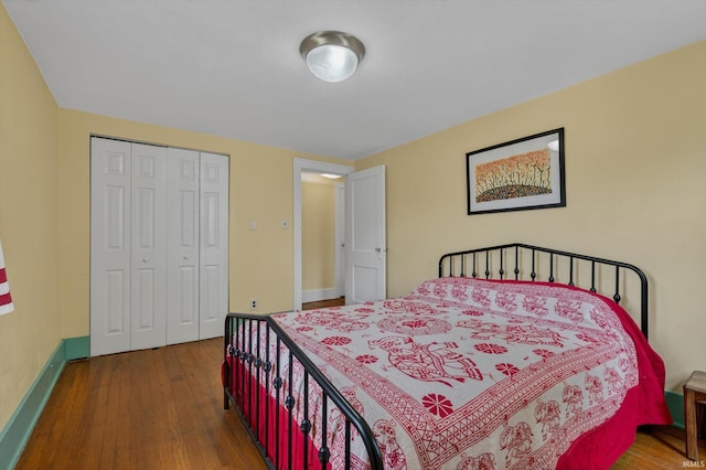 412 Tonti Ave, South Bend, IN 46617 - bedroom with wood finished floors and a closet