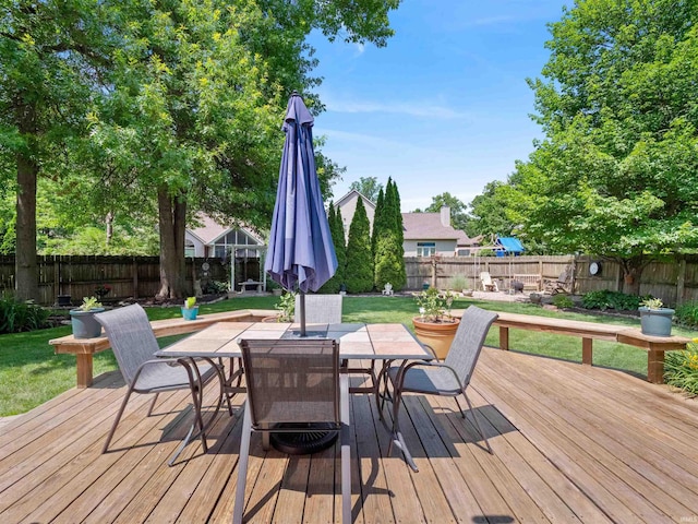 6709 Shag Bark Ct, Fort Wayne, IN 46835 - wooden deck featuring a fenced backyard and outdoor dining area