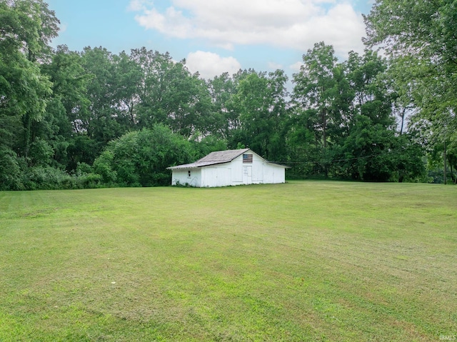 12632 N 325 E, North Manchester, IN 46962 - view of grassy yard with an outdoor structure and a pole building