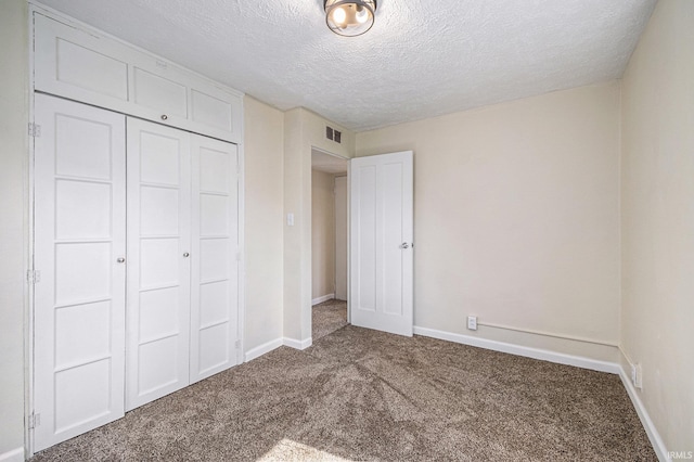 1641 N Adams St, South Bend, IN 46628 - unfurnished bedroom featuring carpet floors, a textured ceiling, and a closet