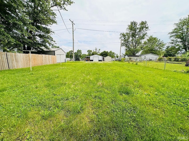 120 W Warren St, Mitchell, IN 47446 - view of yard featuring an outbuilding
