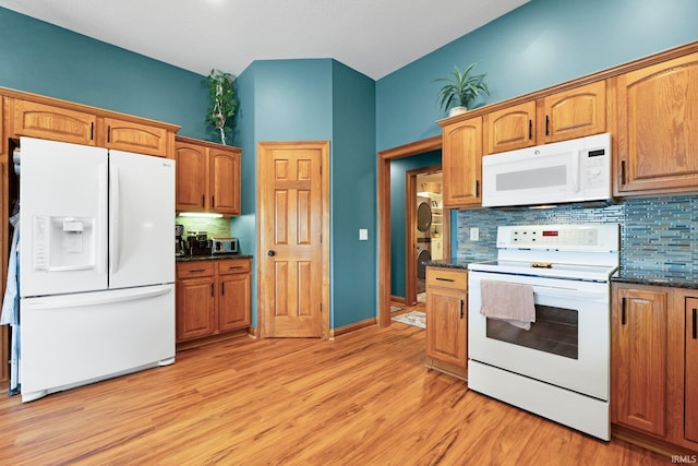 16619 Amethyst Pkwy, Fort Wayne, IN 46845 - kitchen featuring white appliances, stacked washer / dryer, backsplash, light wood-style floors, and brown cabinets