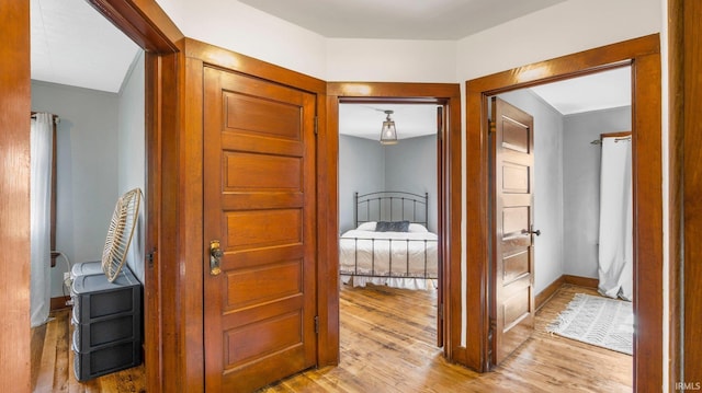 1607 Franklin Ave, Fort Wayne, IN 46808 - hall featuring wood finished floors and baseboards