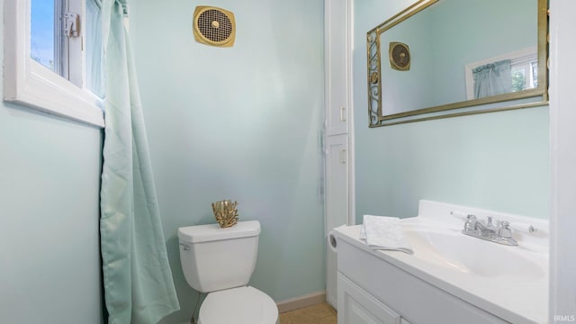 1607 Franklin Ave, Fort Wayne, IN 46808 - full bath with vanity, a shower with shower curtain, and tile patterned floors