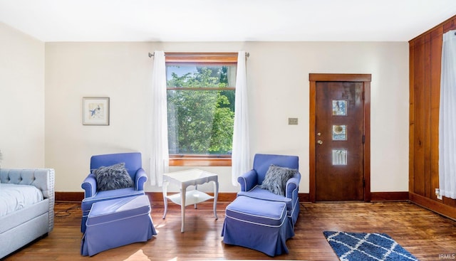 1607 Franklin Ave, Fort Wayne, IN 46808 - living area featuring wood finished floors and baseboards