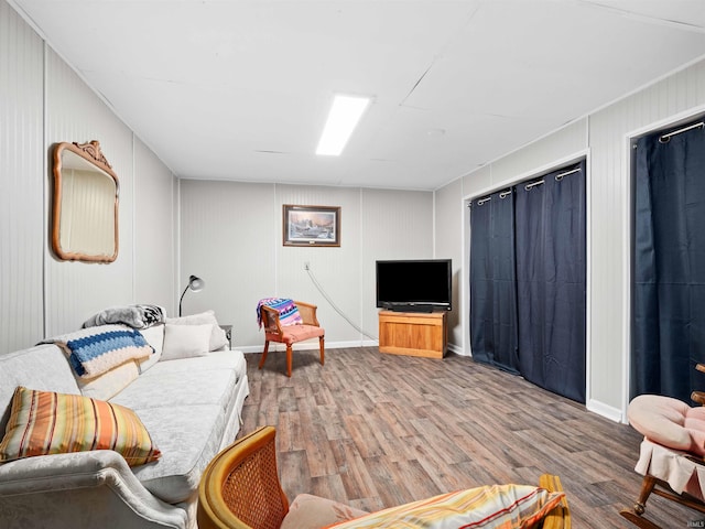 8220 Sakaden Pkwy, Fort Wayne, IN 46825 - living area with wood finished floors