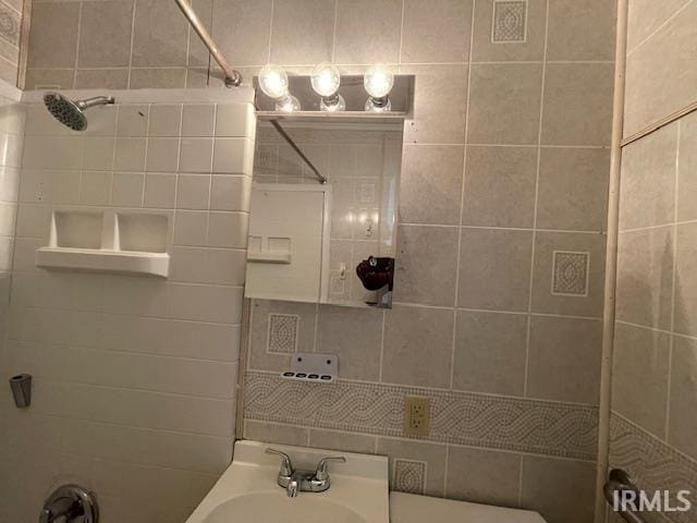 106 N Wellington St, South Bend, IN 46619 - full bathroom with tile walls and tiled shower / bath combo