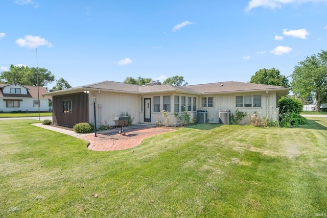 1202 Park Ave, New Haven, IN 46774 - rear view of property featuring a yard