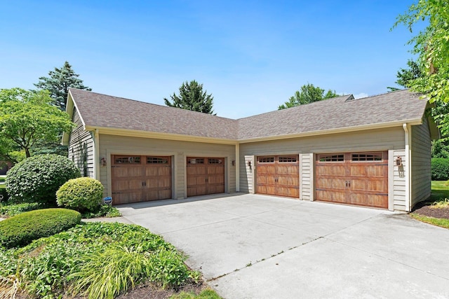 1102 Cabriolet Blvd, Auburn, IN 46706 - garage with driveway