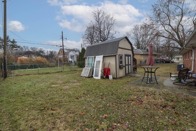 2714 Erskine Blvd, South Bend, IN 46614 - view of yard featuring a storage unit