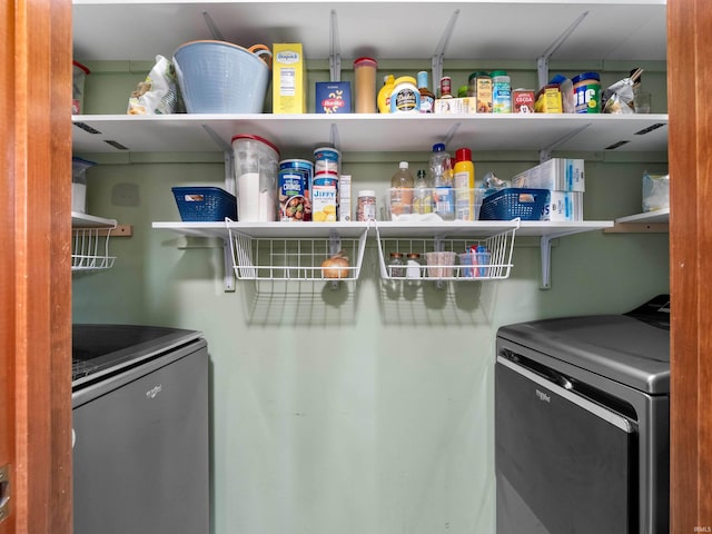 803 Larkwillow Ct, Huntertown, IN 46748 - laundry area featuring washer and dryer