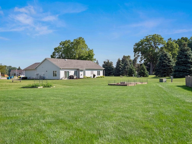 803 Larkwillow Ct, Huntertown, IN 46748 - view of green lawn