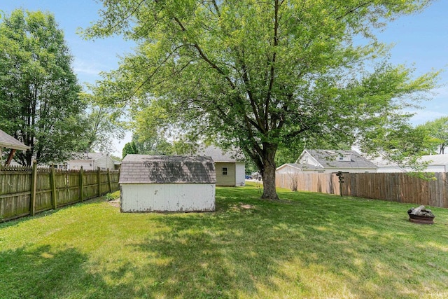 7201 Baer Rd, Fort Wayne, IN 46809 - fenced backyard featuring a storage shed