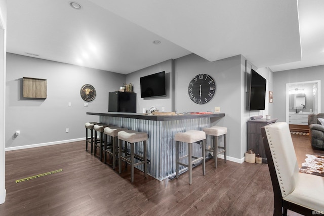 2608 Creeping Phlox Cv, Fort Wayne, IN 46818 - indoor wet bar with refrigerator and dark wood-style flooring