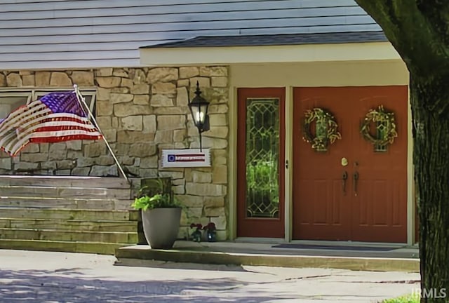 420 E Cedar Canyons Rd, Huntertown, IN 46748 - property entrance featuring stone siding