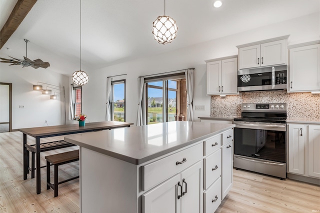 8622 Alamasa Pl, Fort Wayne, IN 46835 - kitchen with stainless steel appliances, backsplash, a center island, light wood-style flooring, and decorative light fixtures