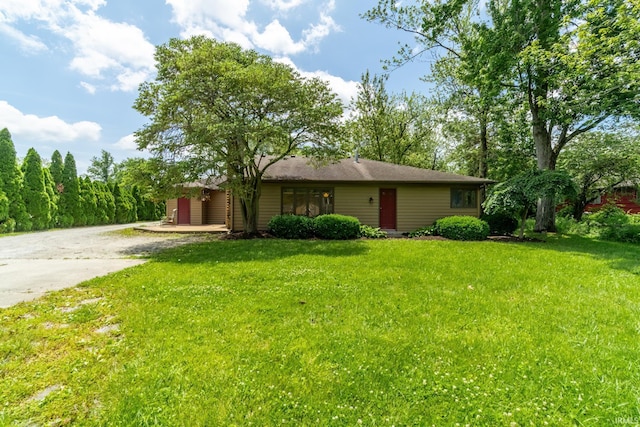 3836 W State Blvd, Fort Wayne, IN 46808 - view of front of house featuring dirt driveway and a front yard