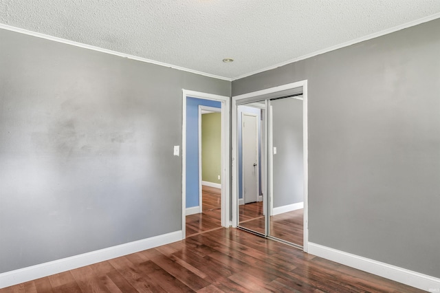 4648 Parkerdale Dr, Fort Wayne, IN 46815 - unfurnished bedroom featuring a textured ceiling, crown molding, a closet, and wood finished floors